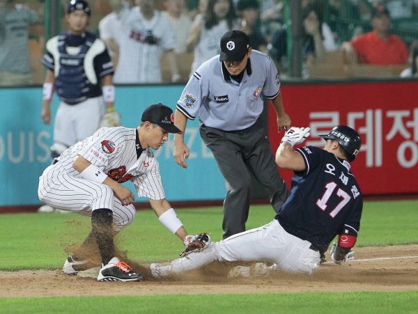 황재균선수의 수비모습